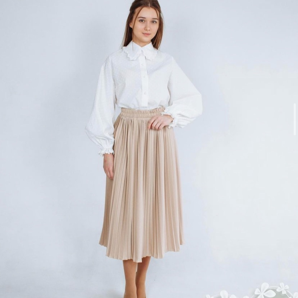 White Ruffled Button-Up Blouse - Picture 7 of 8